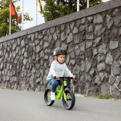 VÉLO D'ÉQUILIBRE BIKY MINI VERT AVEC DRAPEAU DE SÉCURITÉ -VÉLOS VTT Soldes Magasin velo dequilibre biky mini vert avec drapeau de securite 3 600x600 1