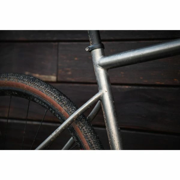 VELO GRAVEL TRIBAN GRVL 900 HOMME CADRE TITANE SHIMANO GRX 15 VELO GRAVEL TRIBAN GRVL 900 HOMME CADRE TITANE SHIMANO GRX – Image 13