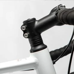 VÉLO ROUTE FEMME TRIBAN EASY BLANC -VÉLOS VTT Soldes Magasin velo route femme triban easy blanc 7 600x600 1