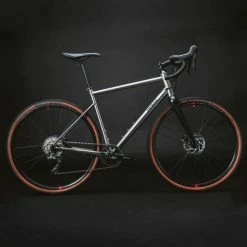 VELO TRIBAN GRAVEL GRVL 900 FEMME CADRE TITANE SHIMANO GRX 15 VELO TRIBAN GRAVEL GRVL 900 FEMME CADRE TITANE SHIMANO GRX -VÉLOS VTT Soldes Magasin velo triban gravel grvl 900 femme cadre titane shimano grx 1 600x600 1