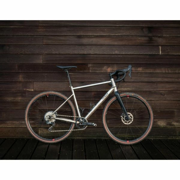 VELO TRIBAN GRAVEL GRVL 900 FEMME CADRE TITANE SHIMANO GRX 13 VELO TRIBAN GRAVEL GRVL 900 FEMME CADRE TITANE SHIMANO GRX – Image 11