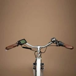 VÉLO VILLE ÉLECTRIQUE CONNECTÉ ELOPS 920 E CONNECT LF BLANC -VÉLOS VTT Soldes Magasin velo ville electrique connecte elops 920 e connect lf blanc 8 600x600 1